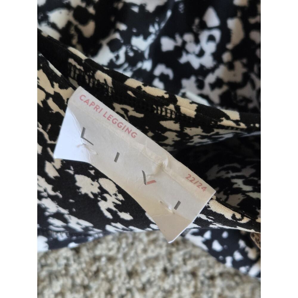 LIVI Active Lane Bryant Capri Leggings Sz 22/24 Black White Abstract Mesh - Picture 6 of 7